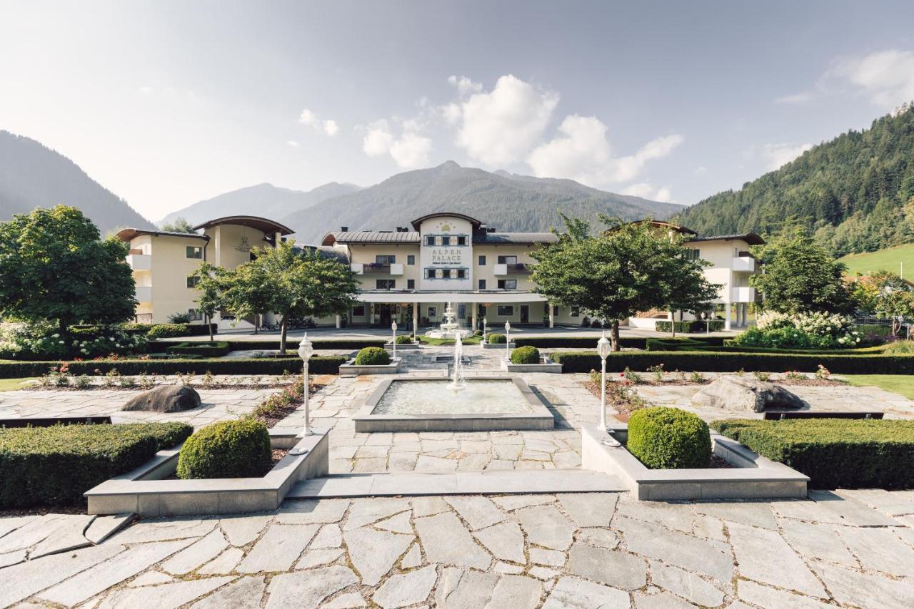 Alpenpalace Luxury Hideaway & Spa Retreat Hotel Lutago Exterior photo