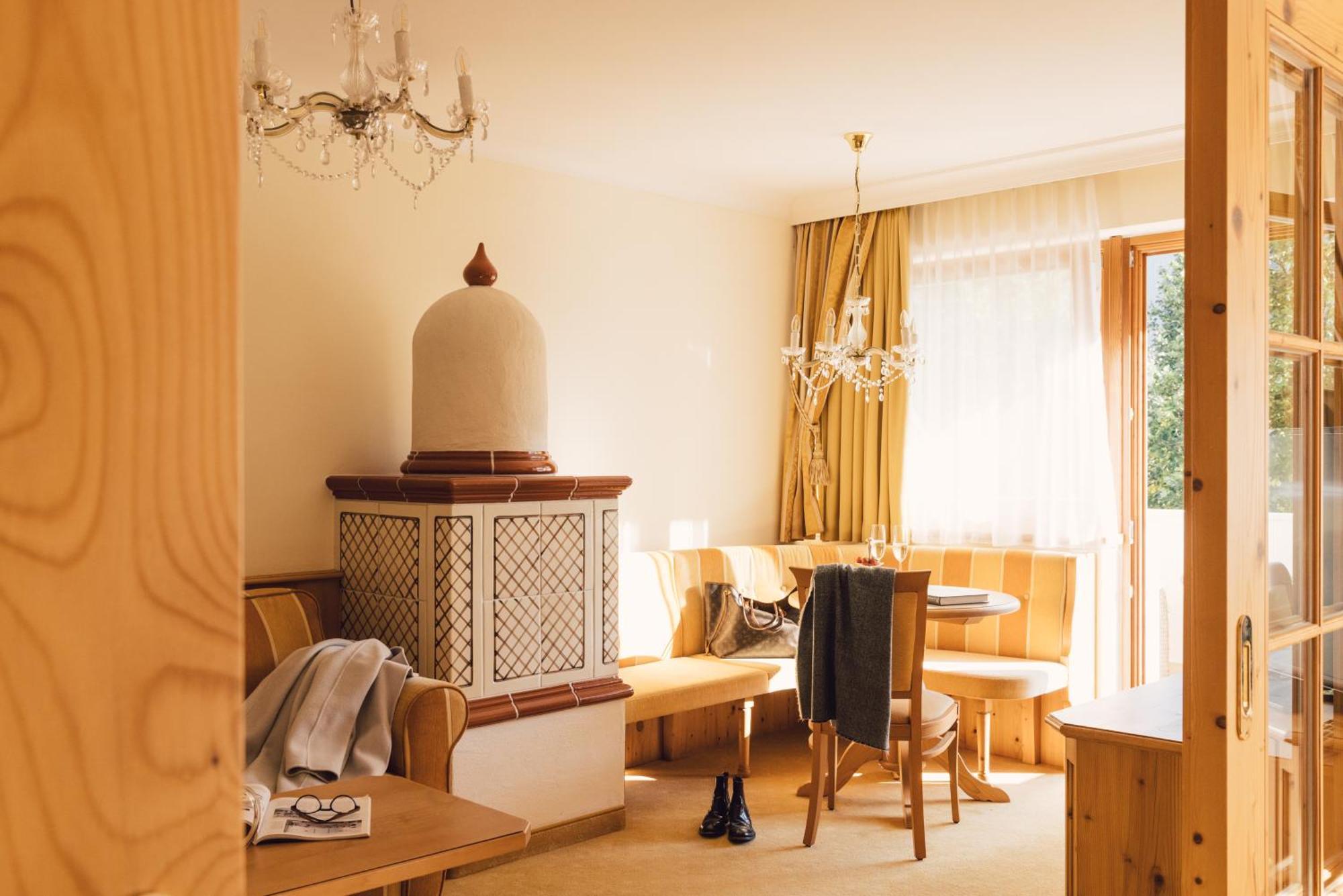 Alpenpalace Luxury Hideaway & Spa Retreat Hotel Lutago Room photo